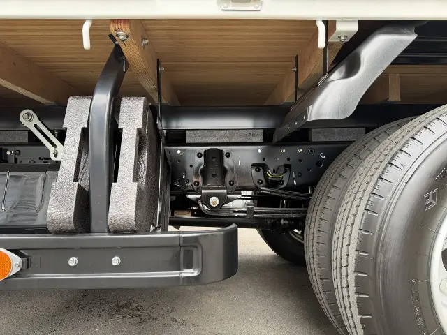 いすゞ エルフ 2TG-NMR88C(2WD)の写真31