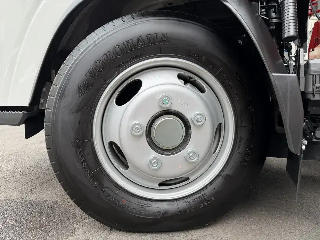 いすゞ エルフ 2TG-NMR88C(2WD)の写真32