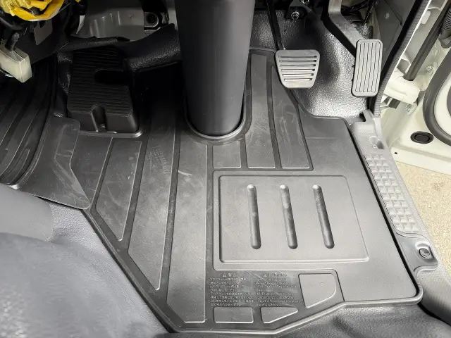 いすゞ エルフ 2TG-NMR88C(2WD)の写真37