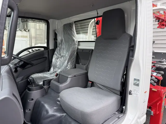 いすゞ エルフ 2TG-NMR88C(2WD)の写真39