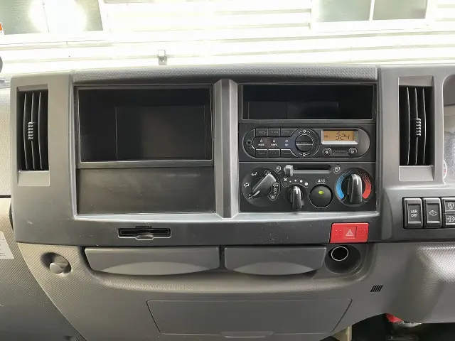 いすゞ エルフ TKG-NKR85YN(2WD)の写真18