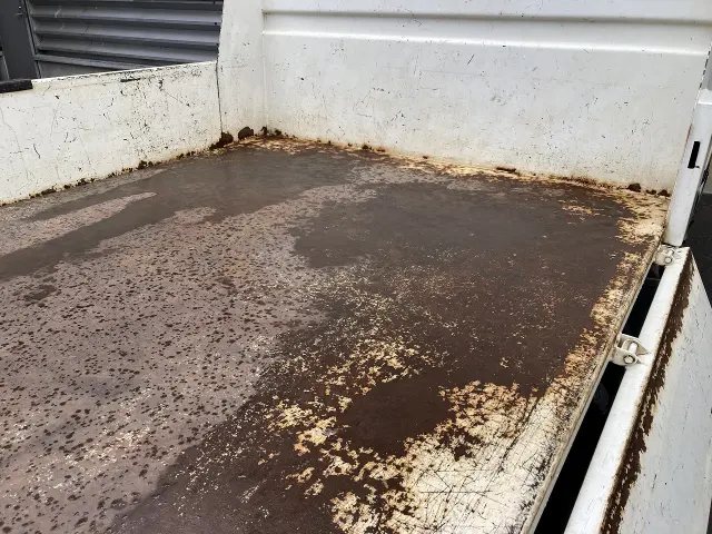 いすゞ エルフ PB-NKR81AD(2WD)の写真6