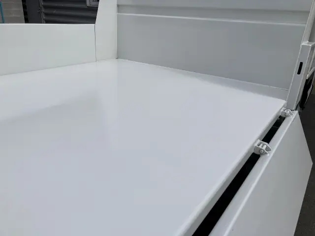 いすゞ エルフ PB-NKR81AD(2WD)の写真6