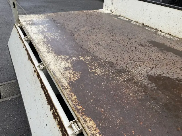 いすゞ エルフ PB-NKR81AD(2WD)の写真7