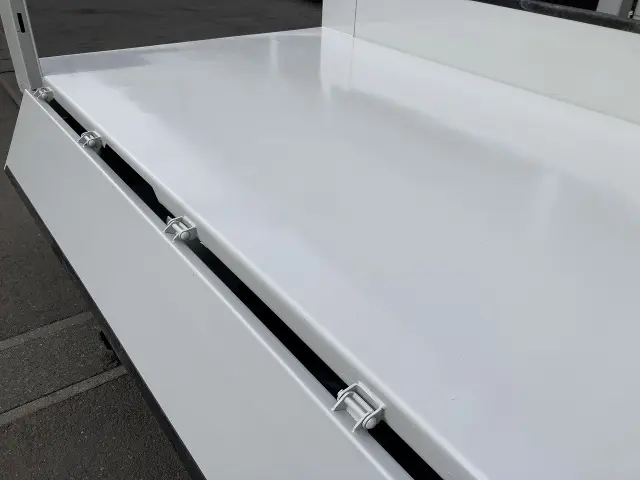 いすゞ エルフ PB-NKR81AD(2WD)の写真7