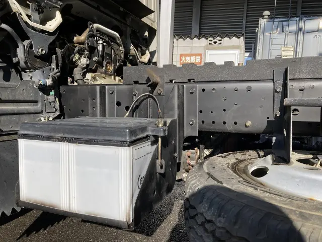 いすゞ エルフ PB-NKR81AD(2WD)の写真11