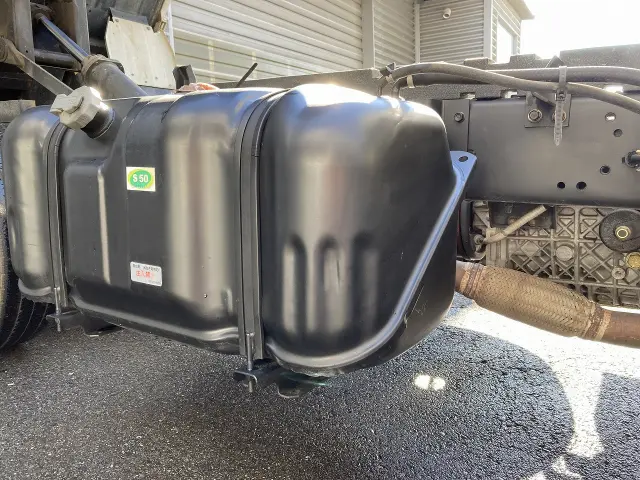 いすゞ エルフ PB-NKR81AD(2WD)の写真13