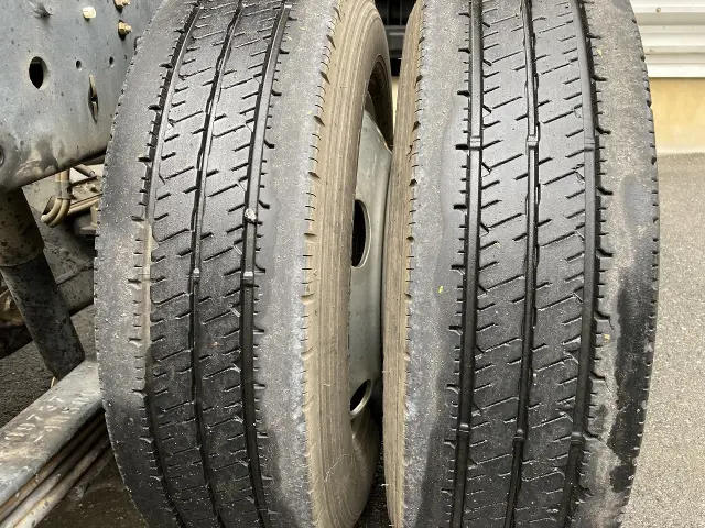 いすゞ エルフ PB-NKR81AD(2WD)の写真16