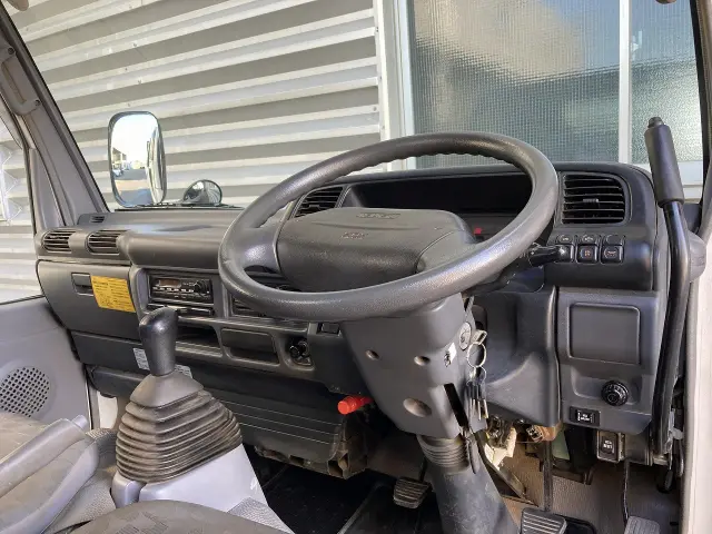 いすゞ エルフ PB-NKR81AD(2WD)の写真18
