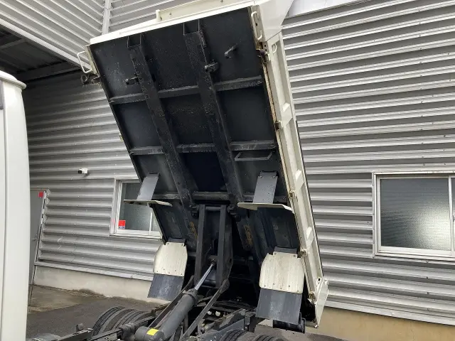 いすゞ エルフ PB-NKR81AD(2WD)の写真26