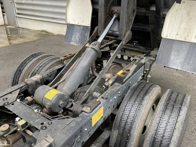 いすゞ エルフ PB-NKR81AD(2WD)の写真29