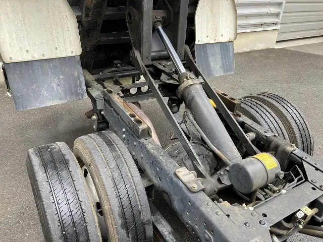 いすゞ エルフ PB-NKR81AD(2WD)の写真30