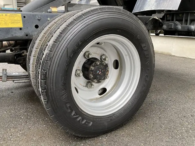 いすゞ エルフ PB-NKR81AD(2WD)の写真38