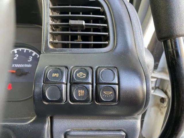 いすゞ エルフ PB-NKR81AD(2WD)の写真39