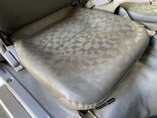 いすゞ エルフ PB-NKR81AD(2WD)の写真40