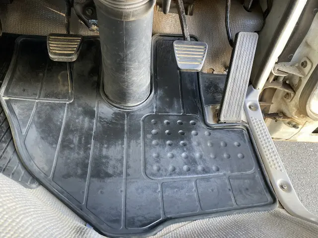 いすゞ エルフ PB-NKR81AD(2WD)の写真42