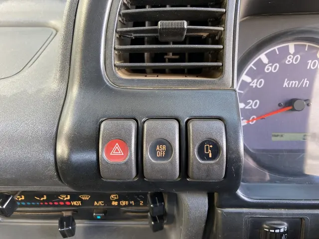 いすゞ エルフ PB-NKR81AD(2WD)の写真43