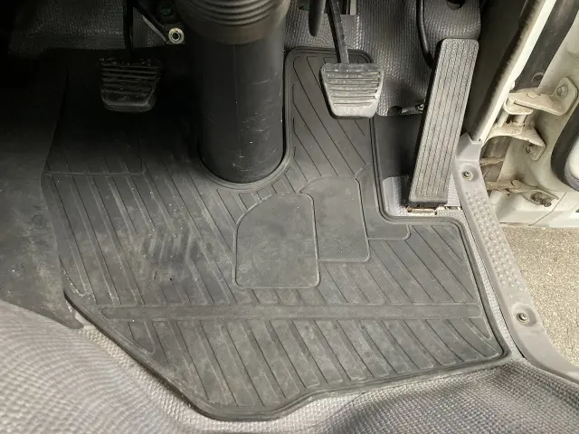 日産 アトラス PB-AKR81A(2WD)の写真46