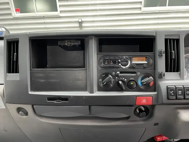 いすゞ エルフ TPG-NKR85AD(2WD)の写真37