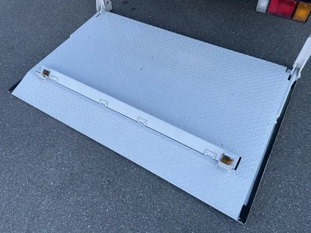 いすゞ エルフ TKG-NLR85AN(2WD)の写真4