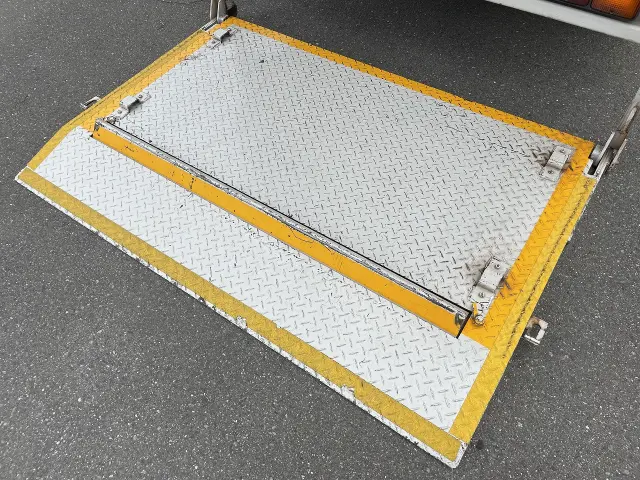 三菱 キャンター PDG-FE74BV(2WD)の写真4