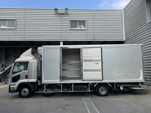 いすゞ フォワード 2PG-FRR90T2(2WD)の写真3