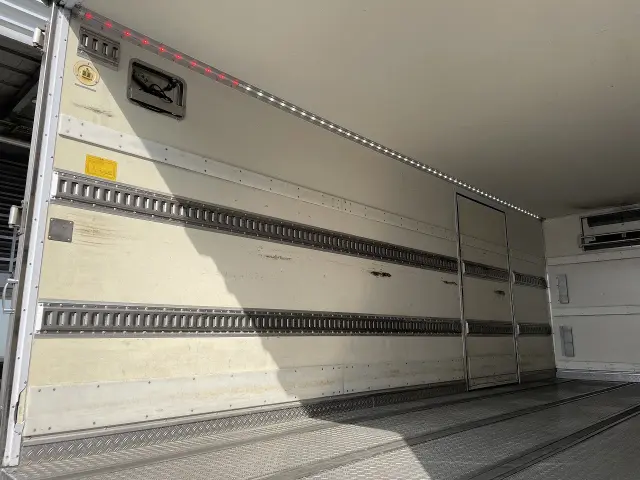 いすゞ フォワード 2PG-FRR90T2(2WD)の写真22