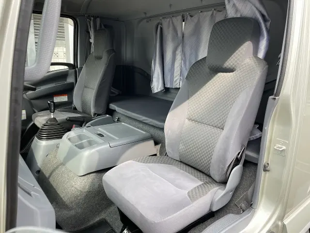 いすゞ フォワード 2PG-FRR90T2(2WD)の写真48