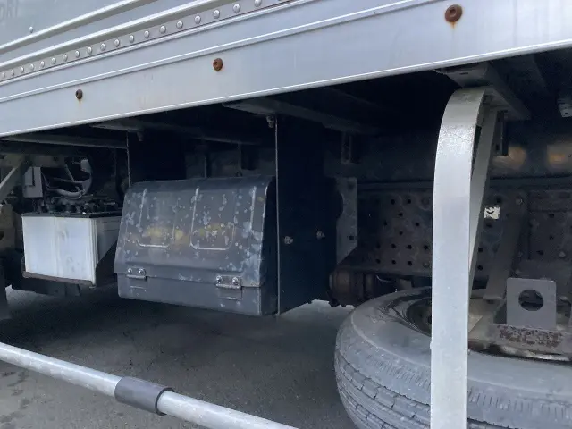 いすゞ エルフ BKG-NPR85AN(2WD)の写真9