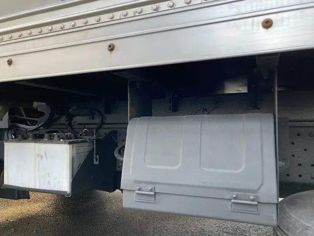 いすゞ エルフ BKG-NPR85AN(2WD)の写真9