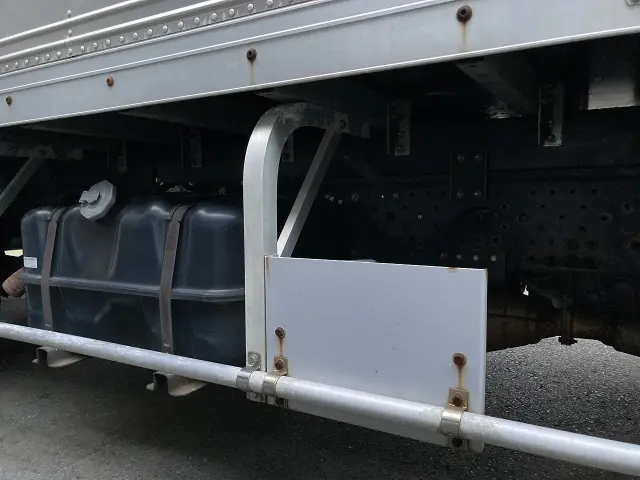 いすゞ エルフ BKG-NPR85AN(2WD)の写真11