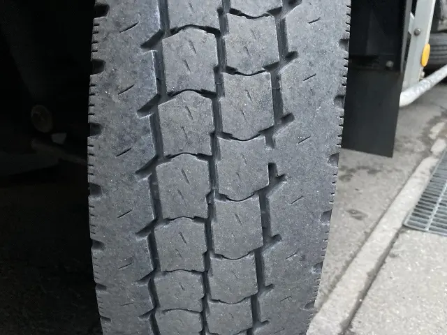 いすゞ エルフ BKG-NPR85AN(2WD)の写真13