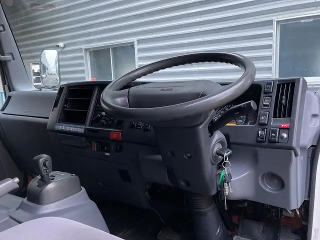 いすゞ エルフ BKG-NPR85AN(2WD)の写真16