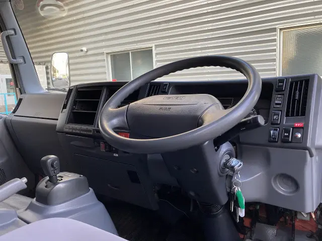 いすゞ エルフ BKG-NPR85AN(2WD)の写真16