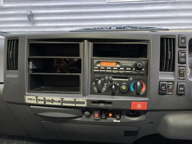 いすゞ エルフ BKG-NPR85AN(2WD)の写真17