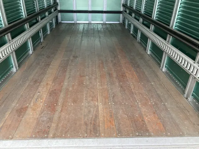 いすゞ エルフ BKG-NPR85AN(2WD)の写真25