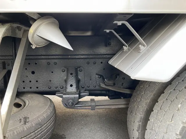 いすゞ エルフ BKG-NPR85AN(2WD)の写真33