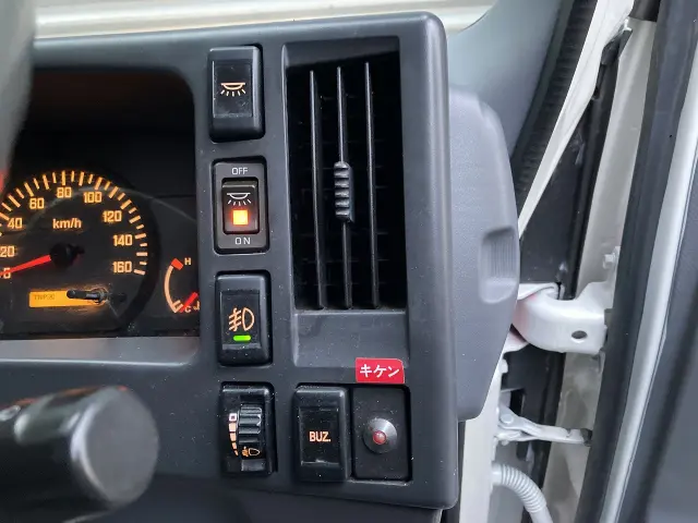 いすゞ エルフ BKG-NPR85AN(2WD)の写真39