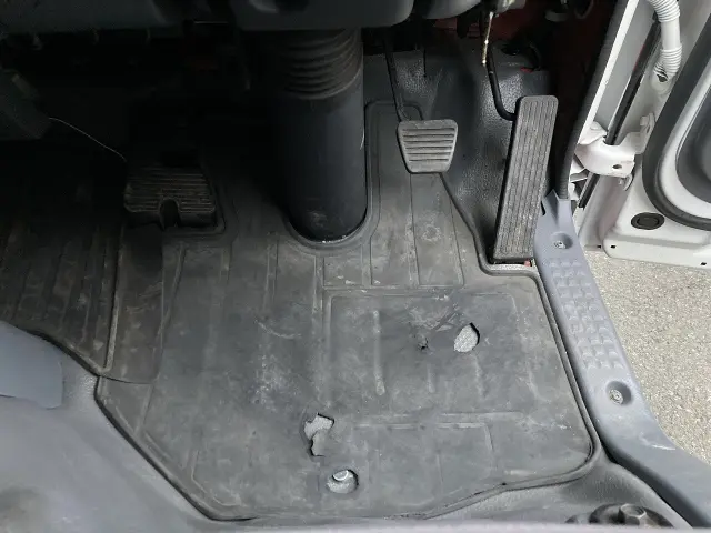 いすゞ エルフ BKG-NPR85AN(2WD)の写真42