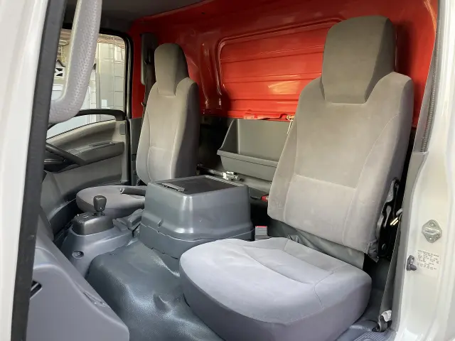 いすゞ エルフ BKG-NPR85AN(2WD)の写真42