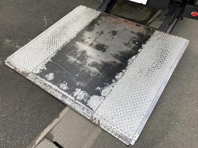 いすゞ エルフ 2RG-NLR88AN(2WD)の写真5