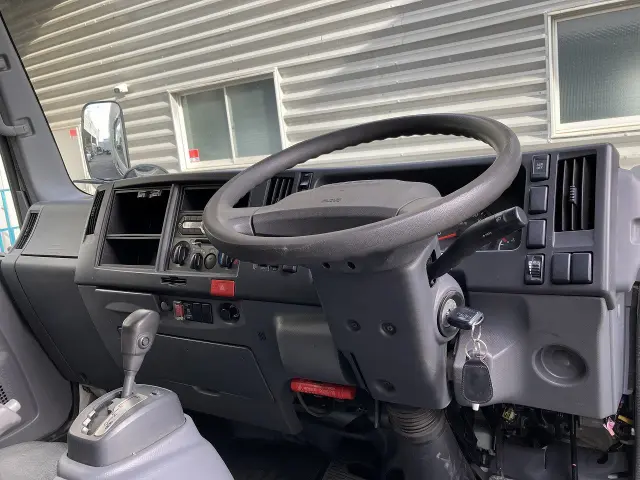 いすゞ エルフ 2RG-NLR88AN(2WD)の写真16