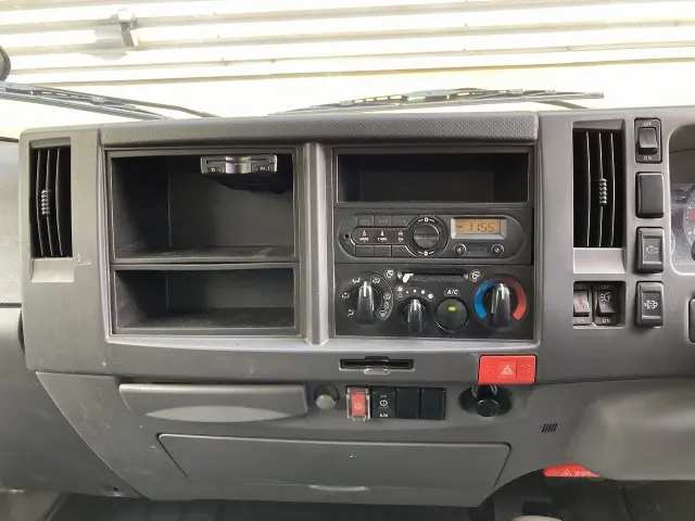 いすゞ エルフ 2RG-NLR88AN(2WD)の写真17