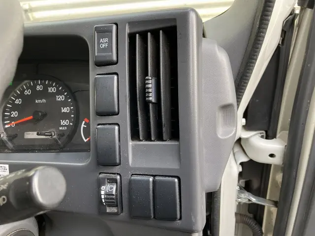 いすゞ エルフ 2RG-NLR88AN(2WD)の写真38