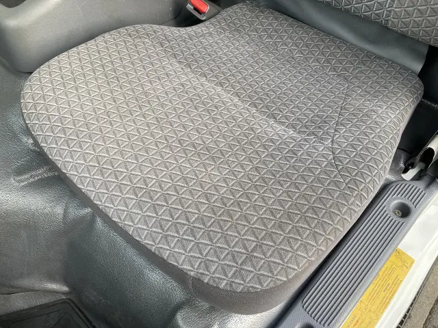 いすゞ エルフ 2RG-NLR88AN(2WD)の写真44