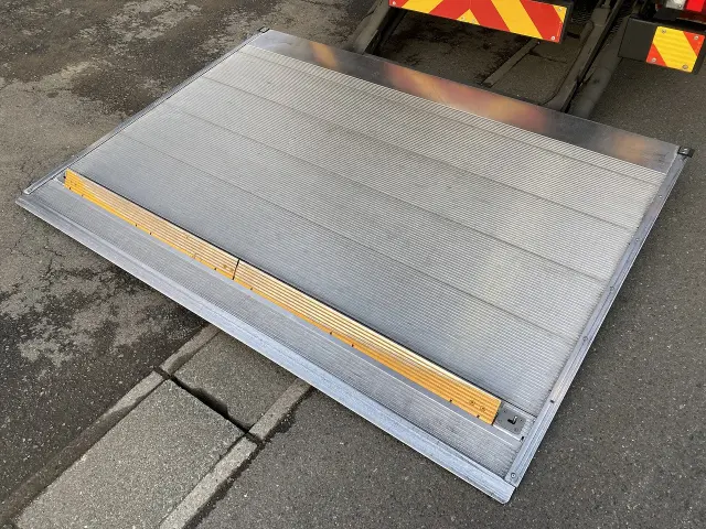 三菱 キャンター TPG-FEB50(2WD)の写真6