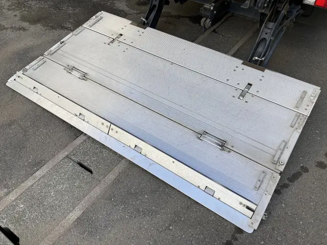 三菱 キャンター TPG-FEB50(2WD)の写真6