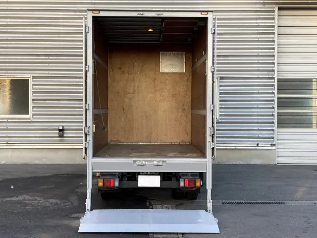 いすゞ エルフ TRG-NJR85AN(2WD)の写真4