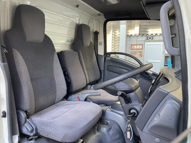 いすゞ エルフ 2RG-NLR88AN(2WD)の写真14