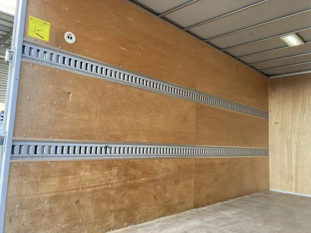 いすゞ エルフ 2RG-NLR88AN(2WD)の写真20